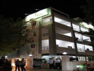 Oyster Airport Hotel Hyderabad Exterior foto
